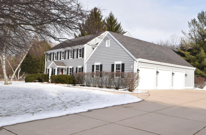 Property Photo:  762 N Forest Ridge Ct  WI 53066 