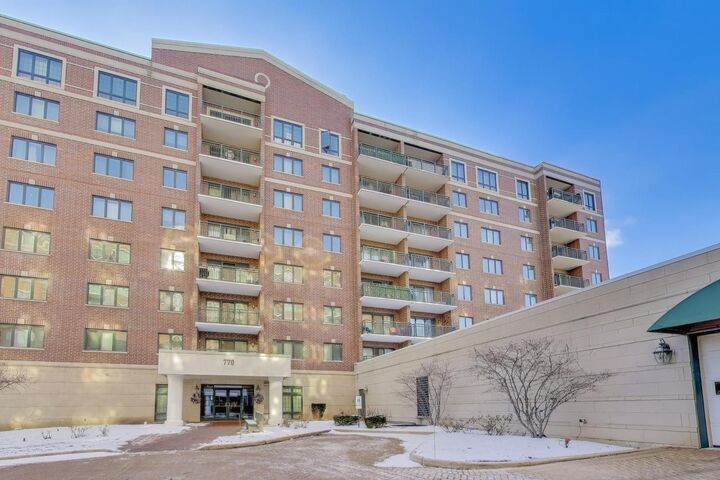 Property Photo:  770 Pearson Street 2-207  IL 60016 