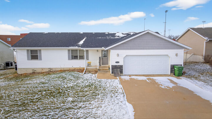 Property Photo:  2712 N 13th Street  IA 52732 
