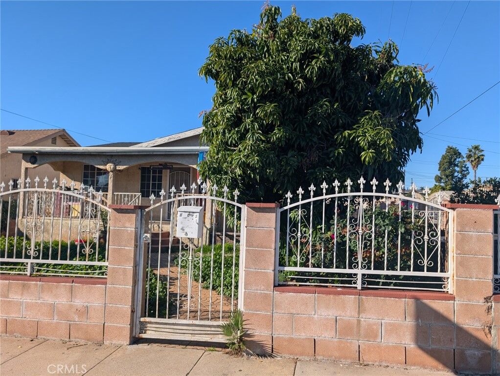 Property Photo:  803 S Rowan  CA 90023 