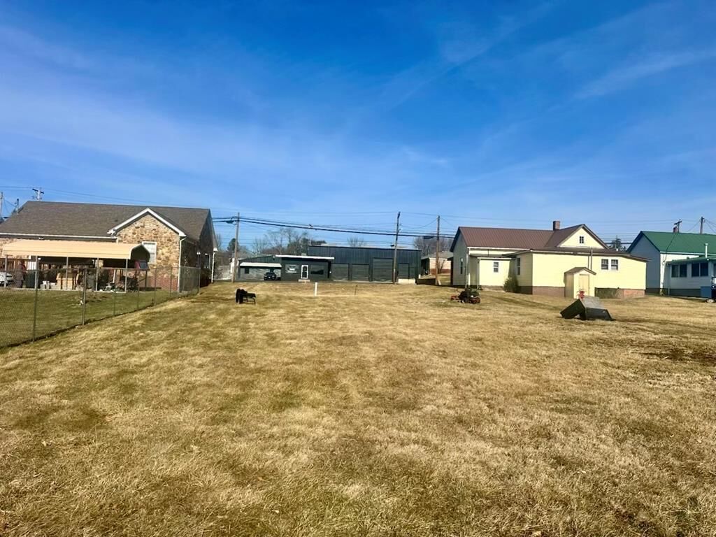 Property Photo:  406 Thorn Street  WV 24740 