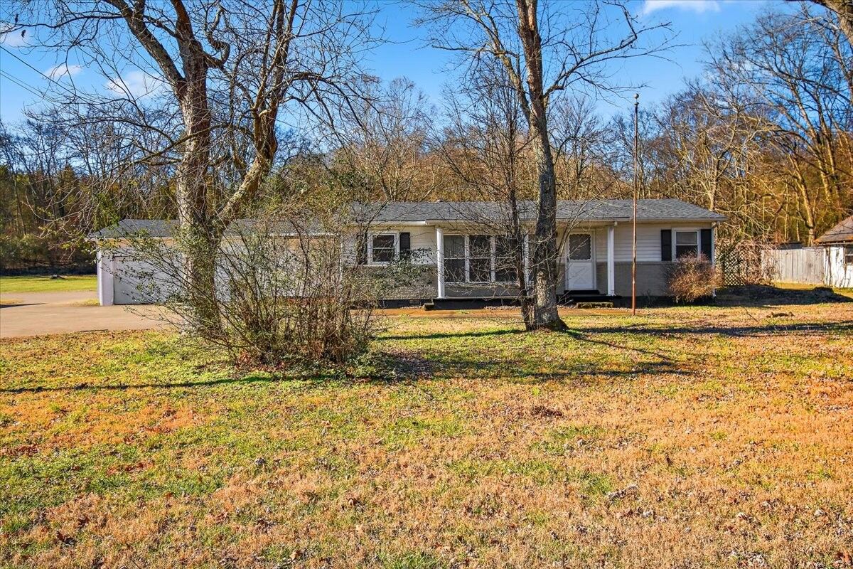 Property Photo: 1077 Slaters Creek Rd TN 37072