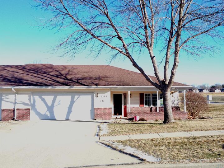 Property Photo: 1290 2nd Ave SE, #101 IA 51031