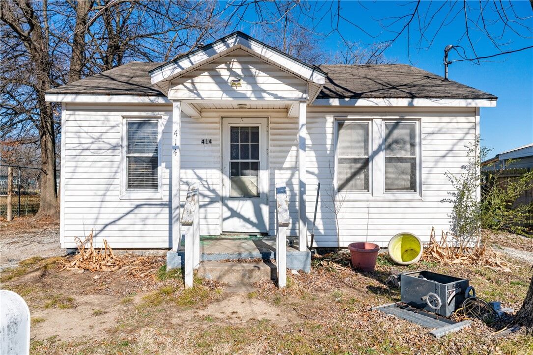 Property Photo:  414 Ewalt Avenue  AR 72764 