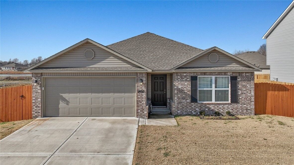 Property Photo:  1402 S Corsac Street  AR 72761 