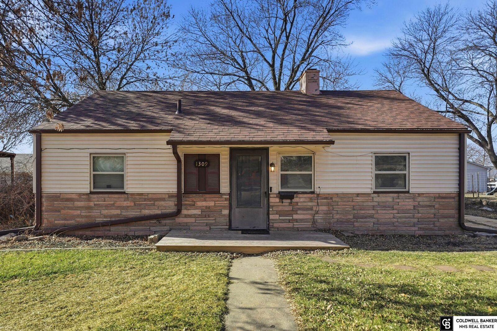 Property Photo:  1309 N 8th Street  NE 68310 
