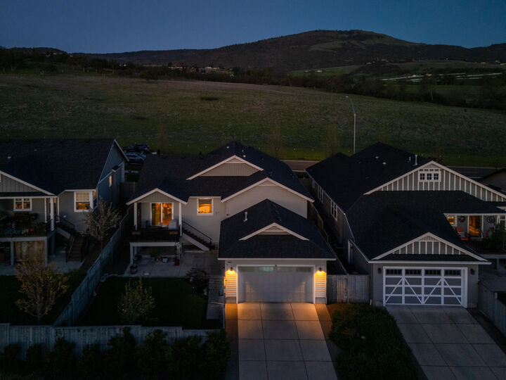 Property Photo:  1130 Stanford Avenue  OR 97504 