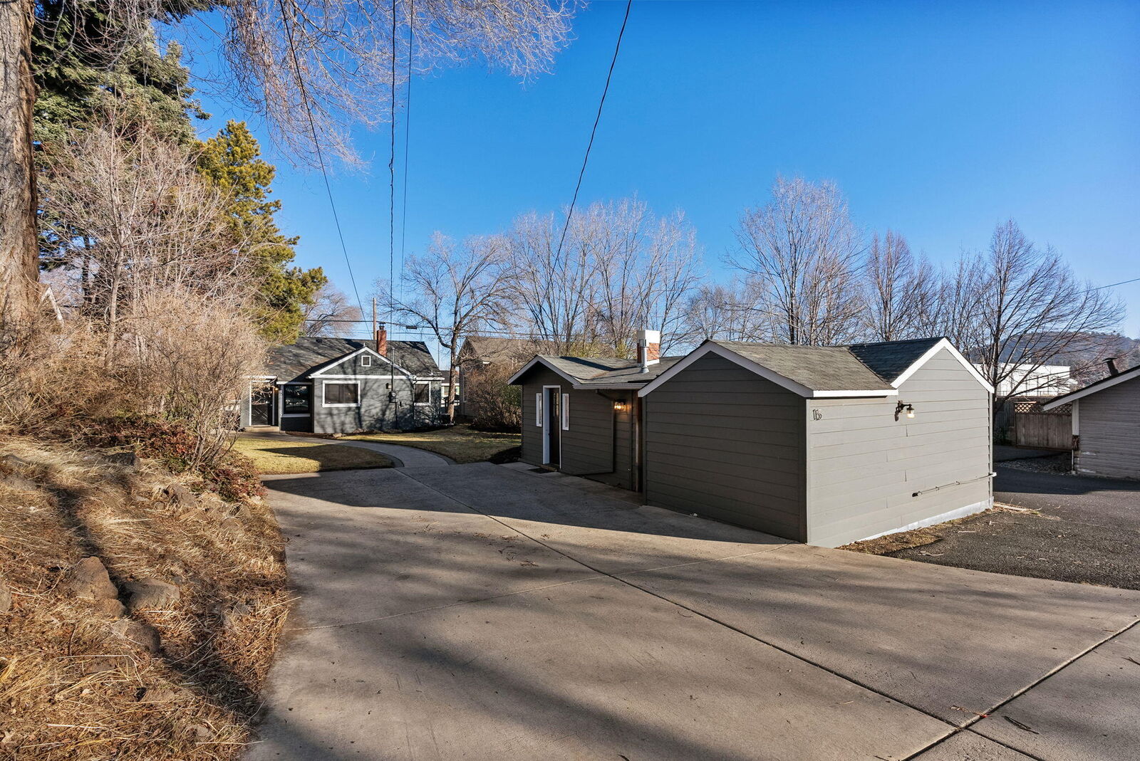 Property Photo:  15 NW Franklin Avenue  OR 97703 