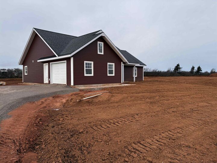 Property Photo:  42 Artz Lane  PE C1E 1R1 