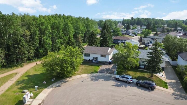 Property Photo:  150 Hilltop Crescent  AB T9H 3V4 