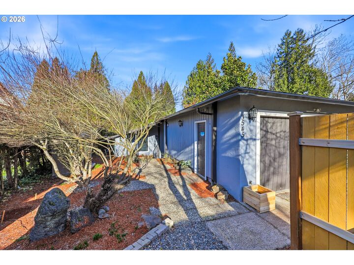 Property Photo:  3545 SE 1st St  OR 97080 