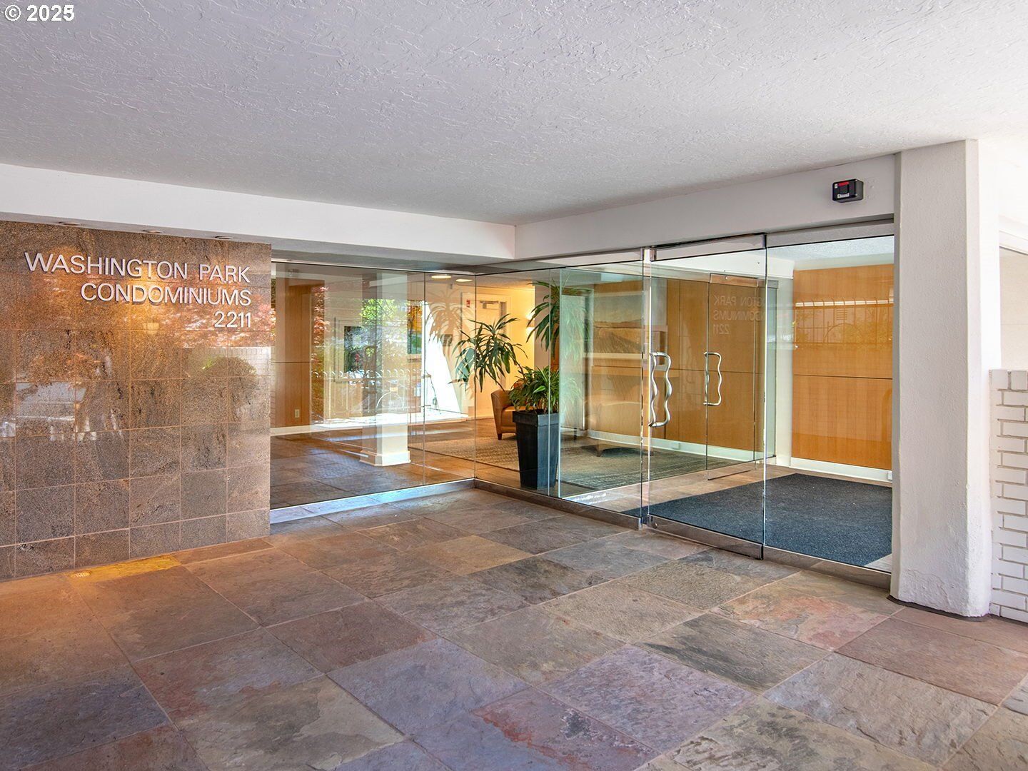 Property Photo: 2211 SW Park Pl 803 OR 97205