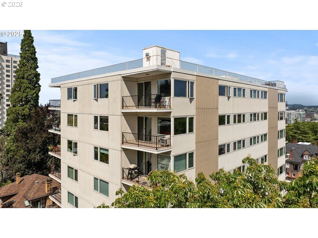 Property Photo: 2211 SW Park Pl 803 OR 97205