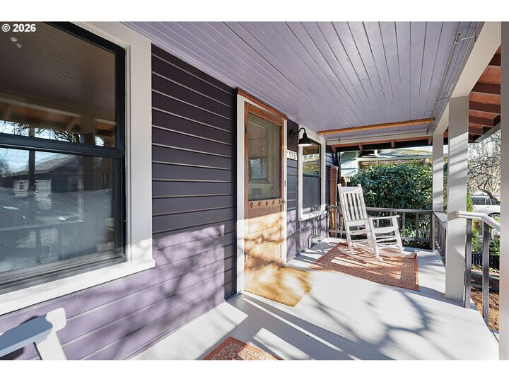 Property Photo:  1137 SE Lexington St  OR 97202 