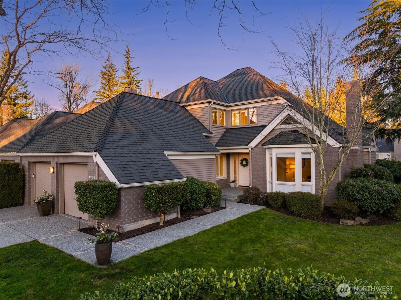 Property Photo:  1778  Bellevue Way NE  WA 98004 