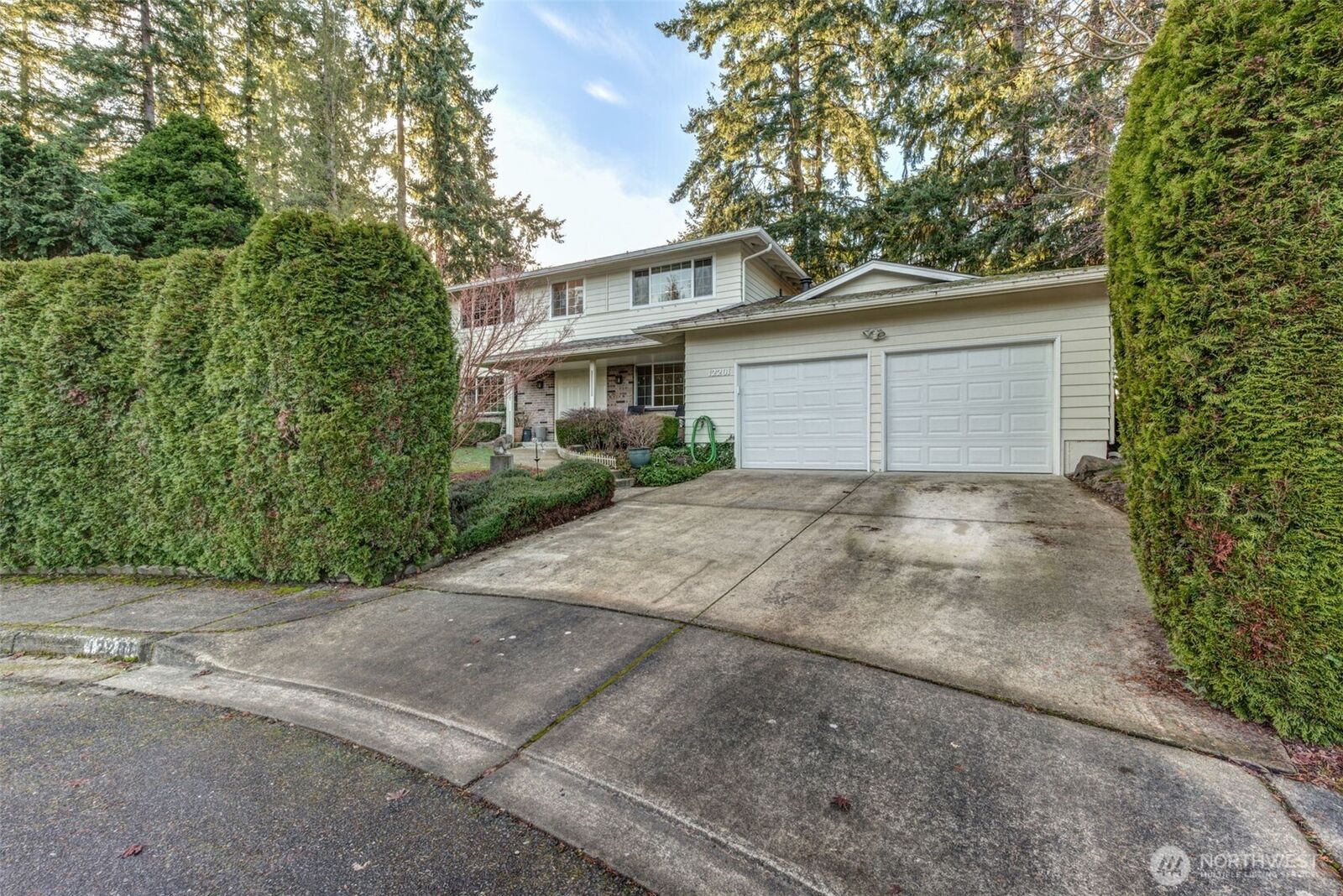 Property Photo: 12201 SE 65th Place WA 98006