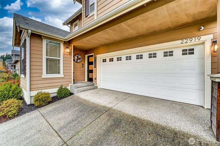 Property Photo:  22919  41st Drive SE  WA 98021 