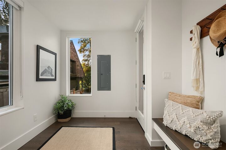 Property Photo: 814 14th Avenue C WA 98122