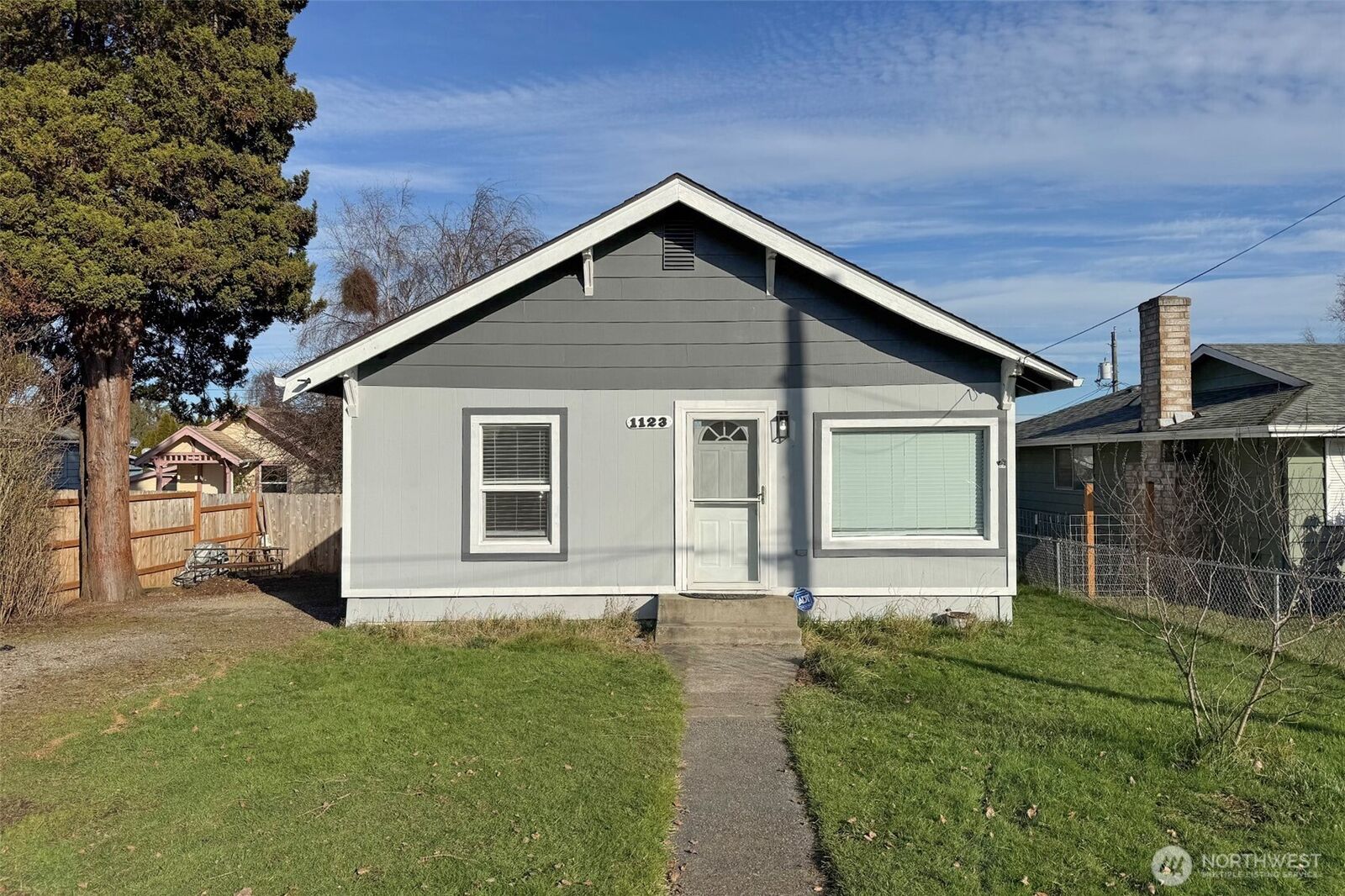 Property Photo:  1123 W 9th Street  WA 98363 