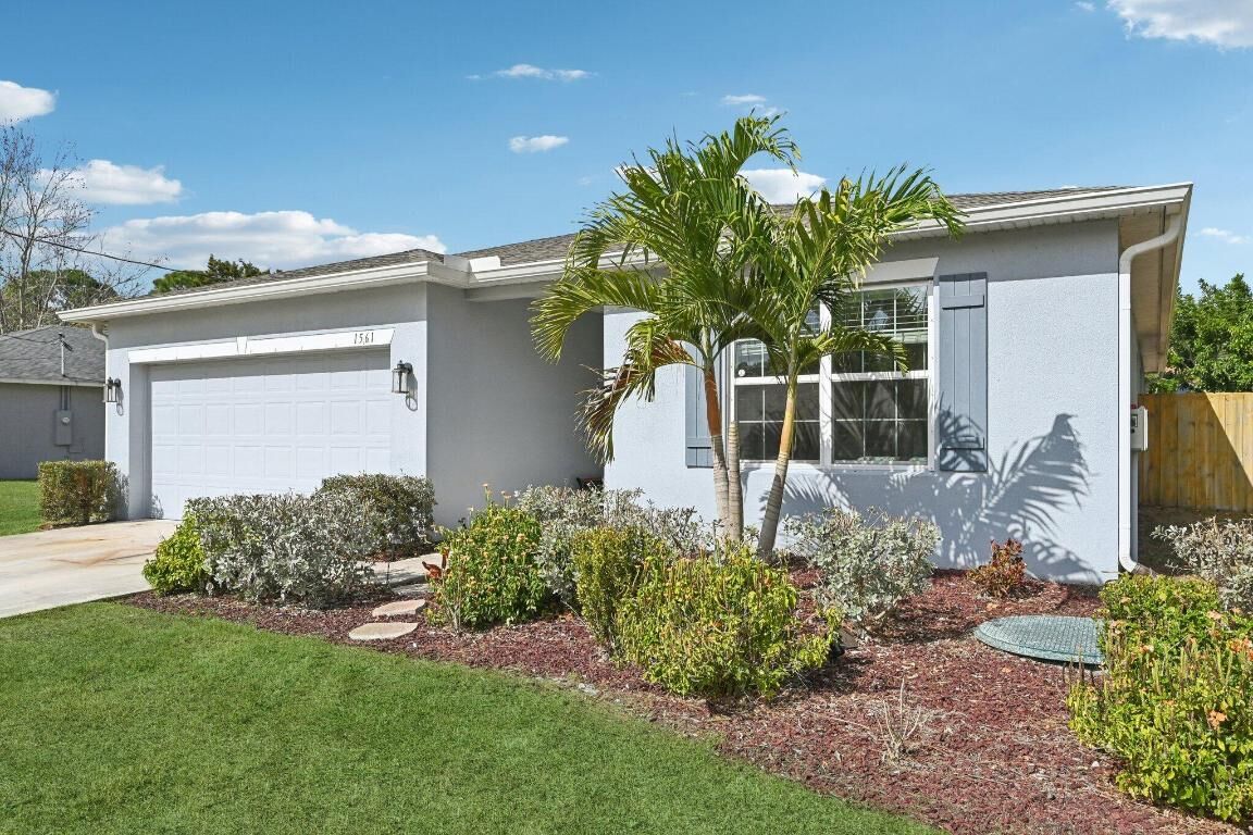 Property Photo: 1561 SW Latshaw Avenue FL 34953
