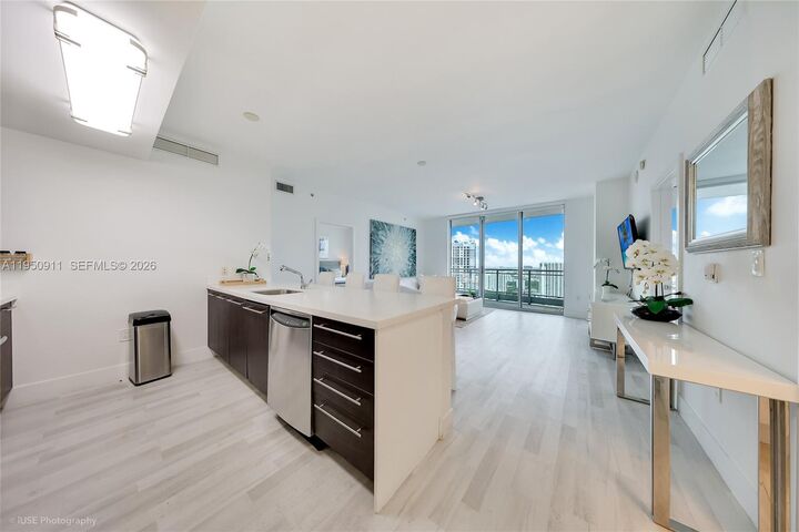 Property Photo: 90 SW 3rd St 3109 FL 33130