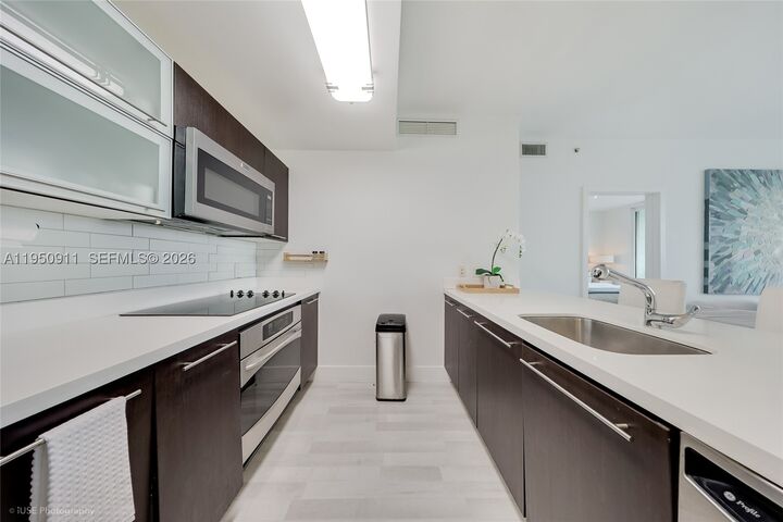 Property Photo:  90 SW 3rd St 3109  FL 33130 