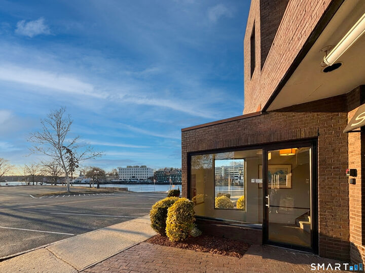 Property Photo:  14 Post Road C  CT 06880 