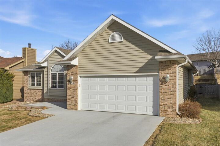 Property Photo:  327 E Ferndale Drive  IA 51503 
