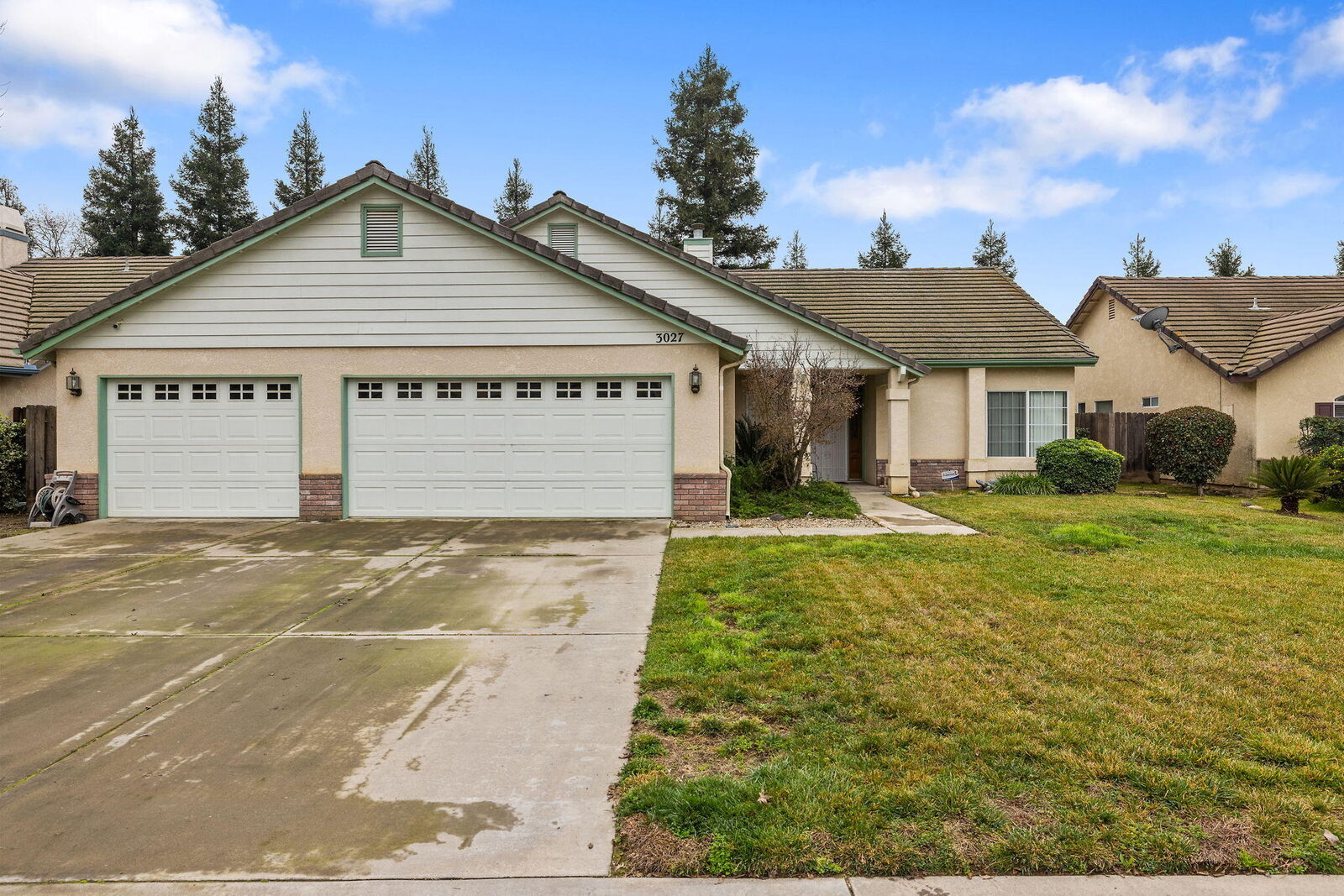 Property Photo:  3027 W Rialto Avenue  CA 93277 