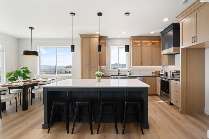 Property Photo: 4280 W Brant Rd Pr NW A WA 99320