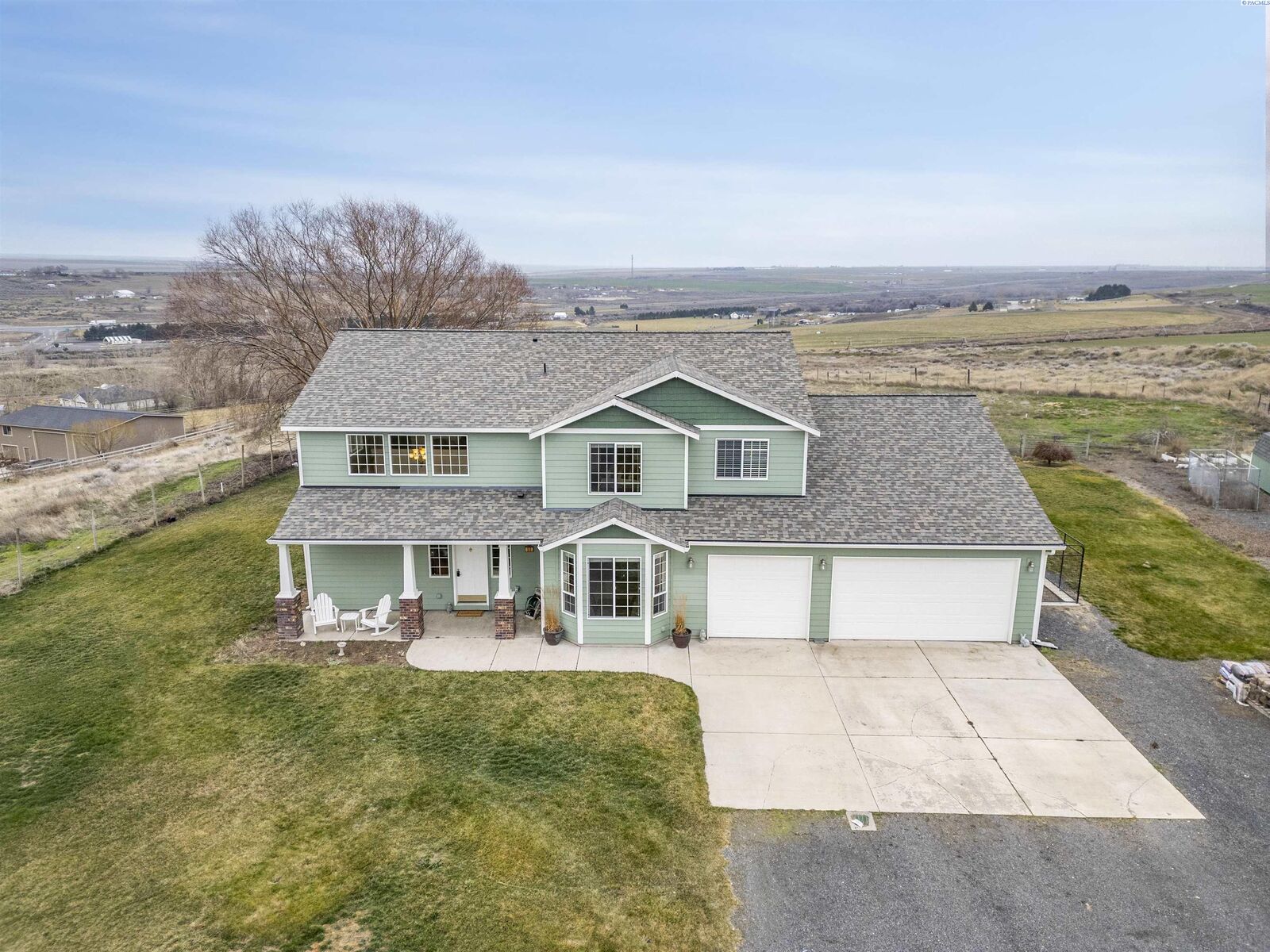 Property Photo: 301 Summit Loop WA 99330