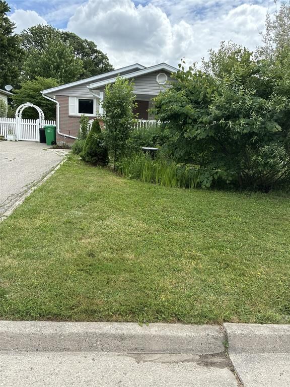 518 Cardinal Crescent — photo 1