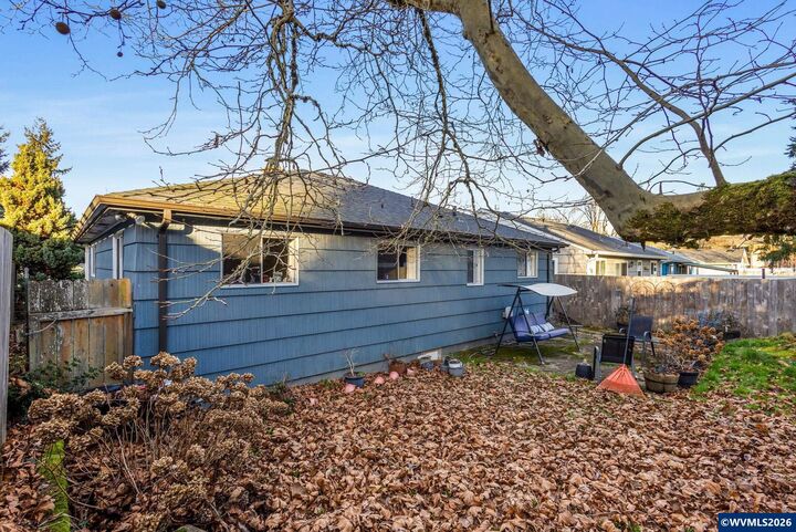 Property Photo:  830 Kumler St SE  OR 97302 