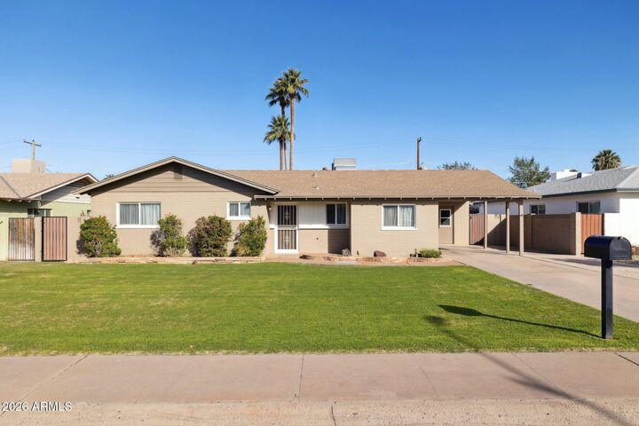 Property Photo: 5438 E Pinchot Avenue AZ 85018