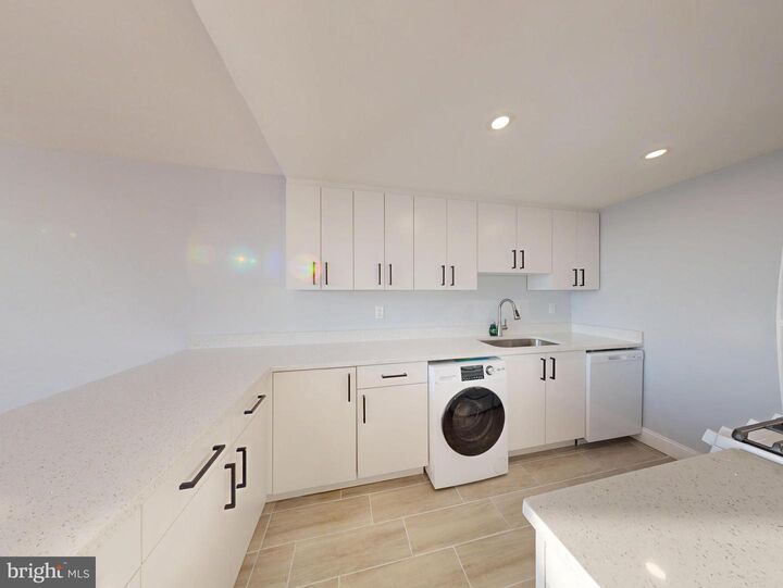 Property Photo:  4600 Duke Street 1524  VA 22304 