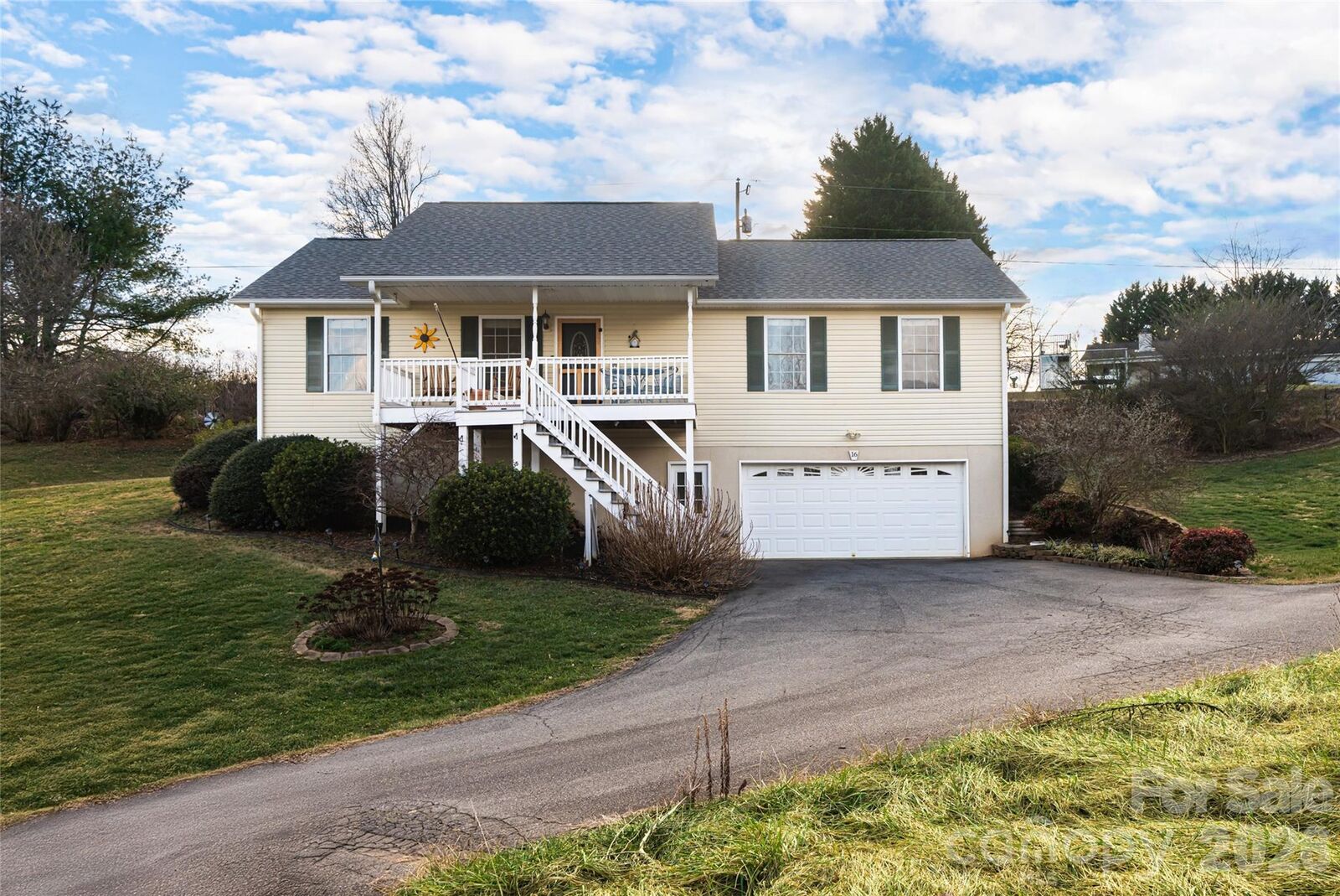 Property Photo:  16 Kinsale Drive  NC 28748 