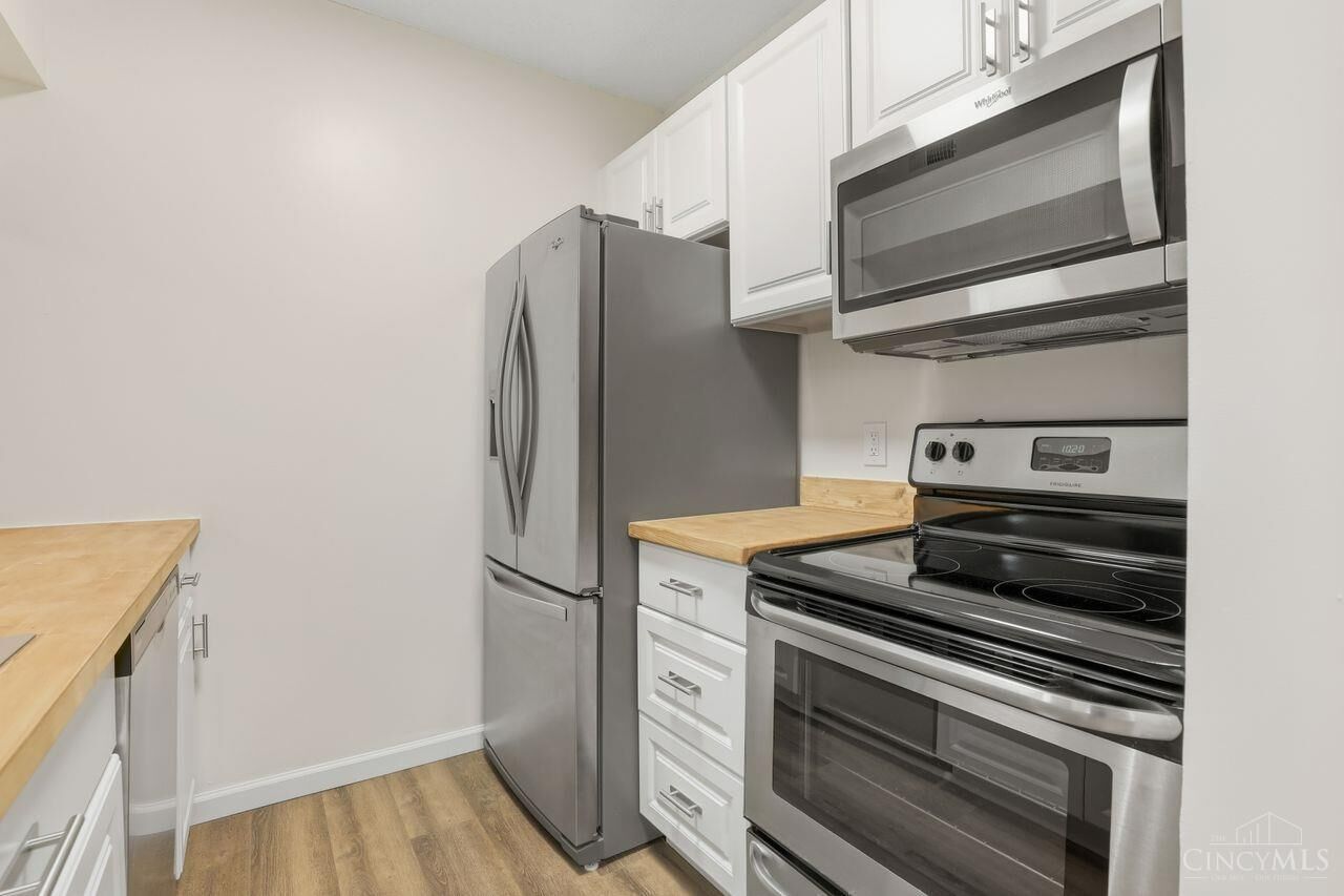 Property Photo:  2121 Sutton Avenue  OH 45230 