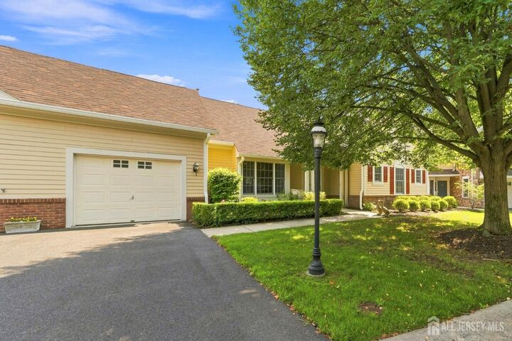 Property Photo:  47 Hedge Row Road  NJ 08540 