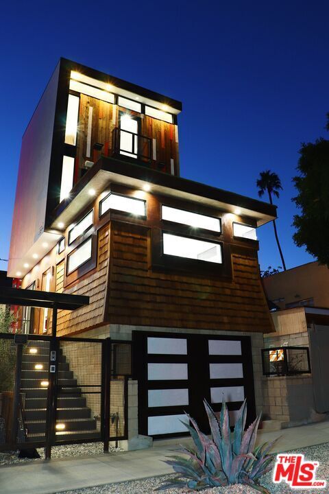 Property Photo:  717 N El Centro Ave  CA 90038 