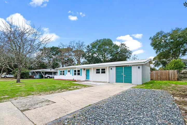 Property Photo: 641 Cornwall Terrace FL 32569