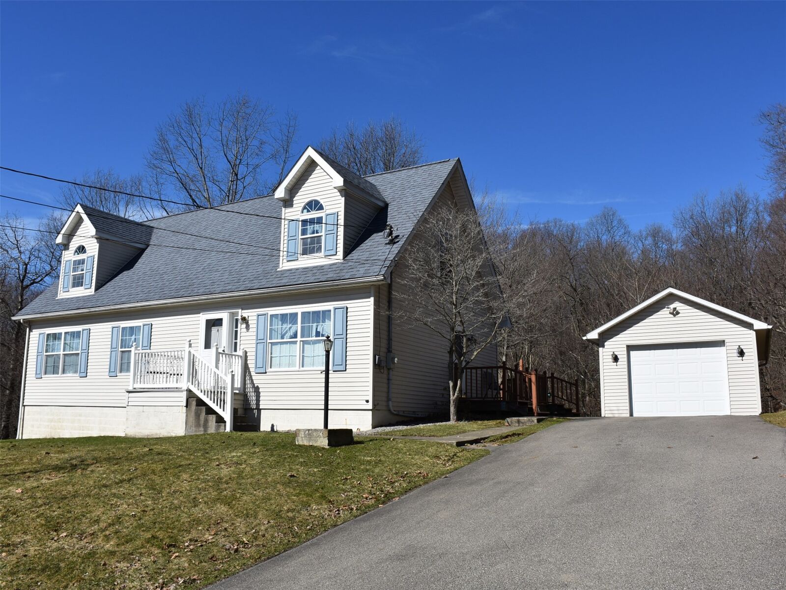 Property Photo:  906 Erie Street  PA 16433 