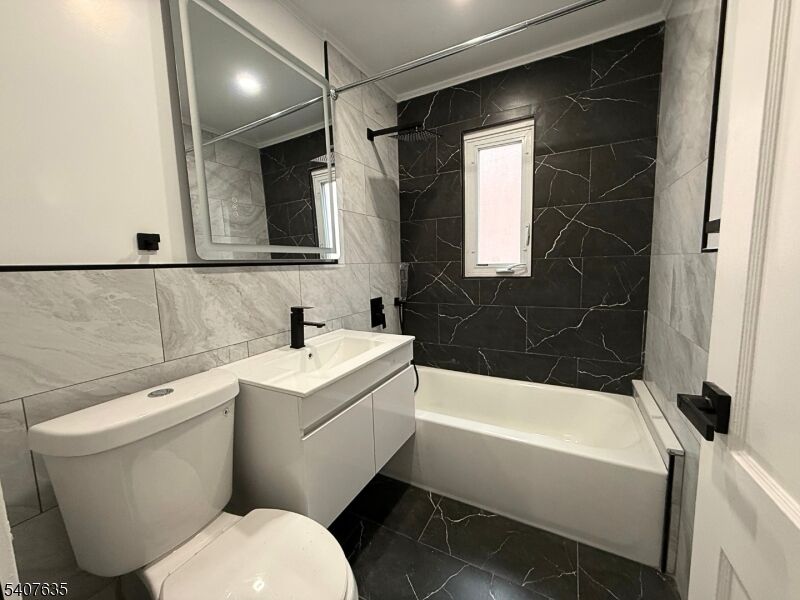 Property Photo:  168 Tuxedo Pkwy  NJ 07106 