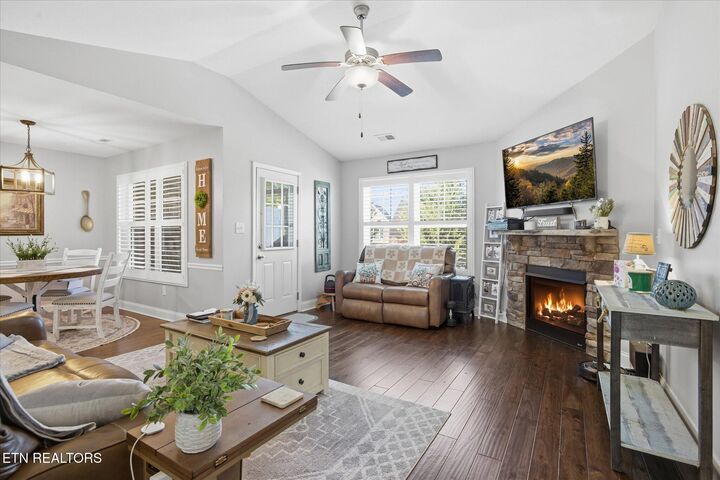 Property Photo:  422 Larkspur Way  TN 37862 