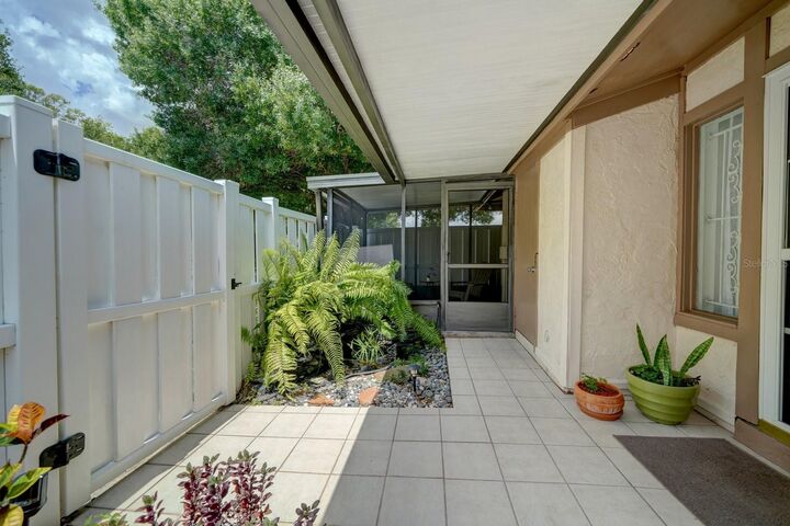 Property Photo:  7223 San Luis Court  FL 33634 