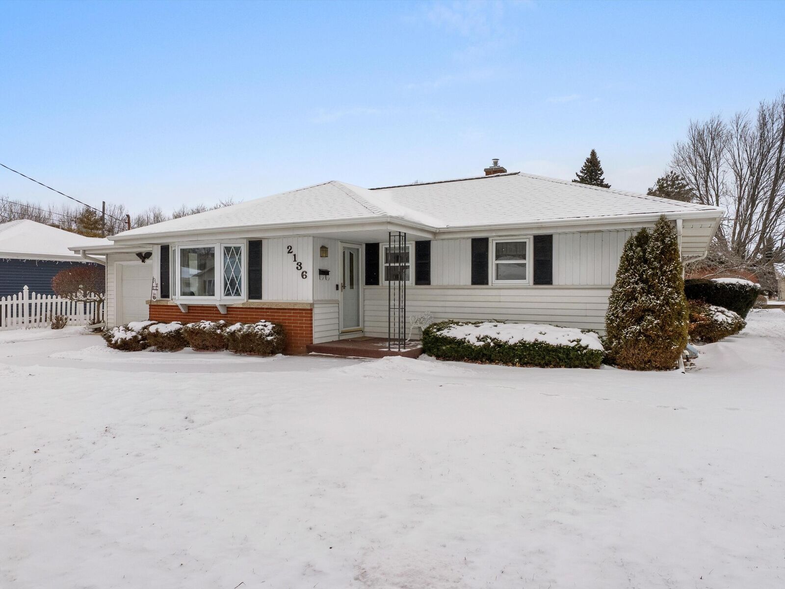 Property Photo: 2136 Richmond Ave WI 54220