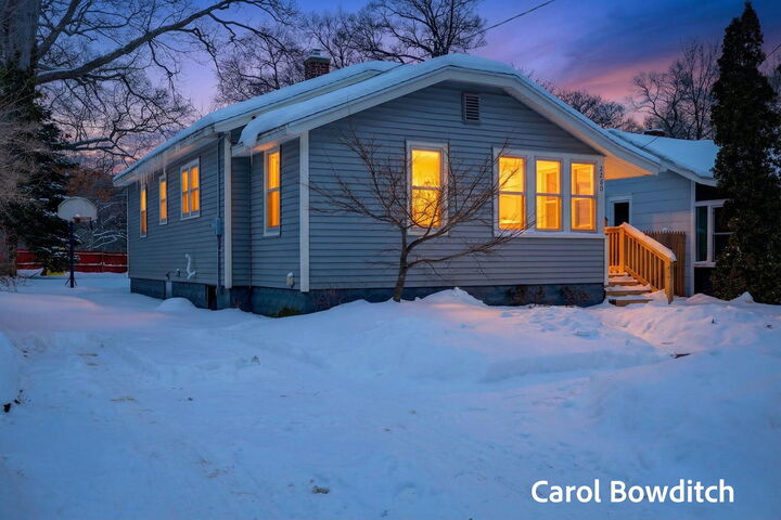 Property Photo:  2260 Estes Street  MI 49441 