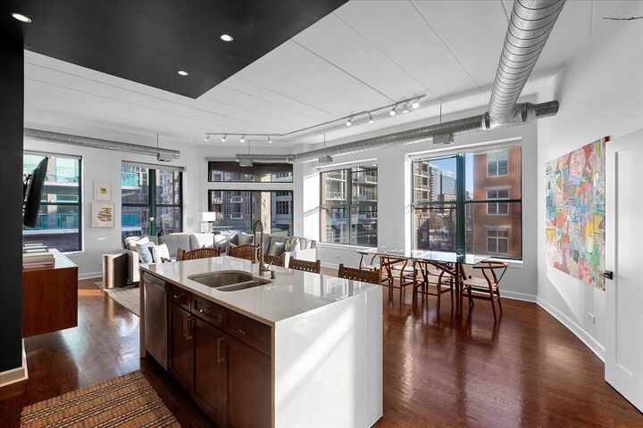 Property Photo: 936 W Madison Street 4C IL 60607