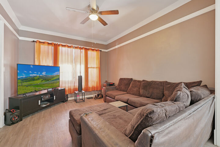 Property Photo:  5459 W Walton Street  IL 60651 