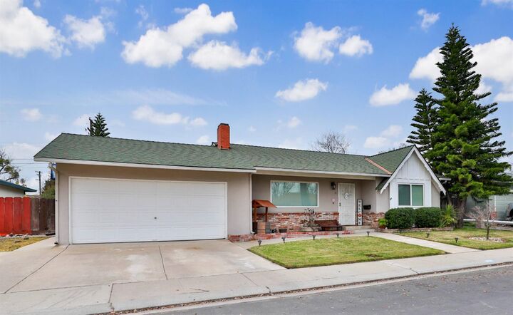 Property Photo: 1609 Augusta Court CA 95350