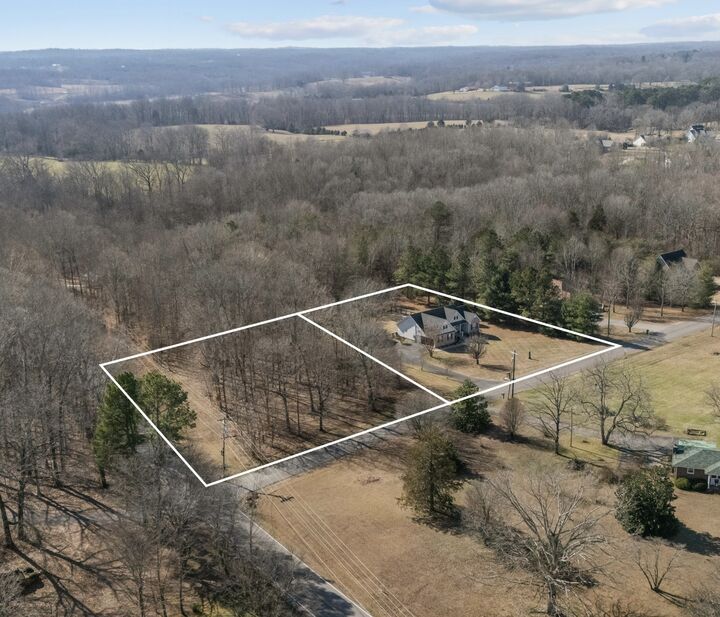 Property Photo:  111 Contrary Rd  TN 37029 